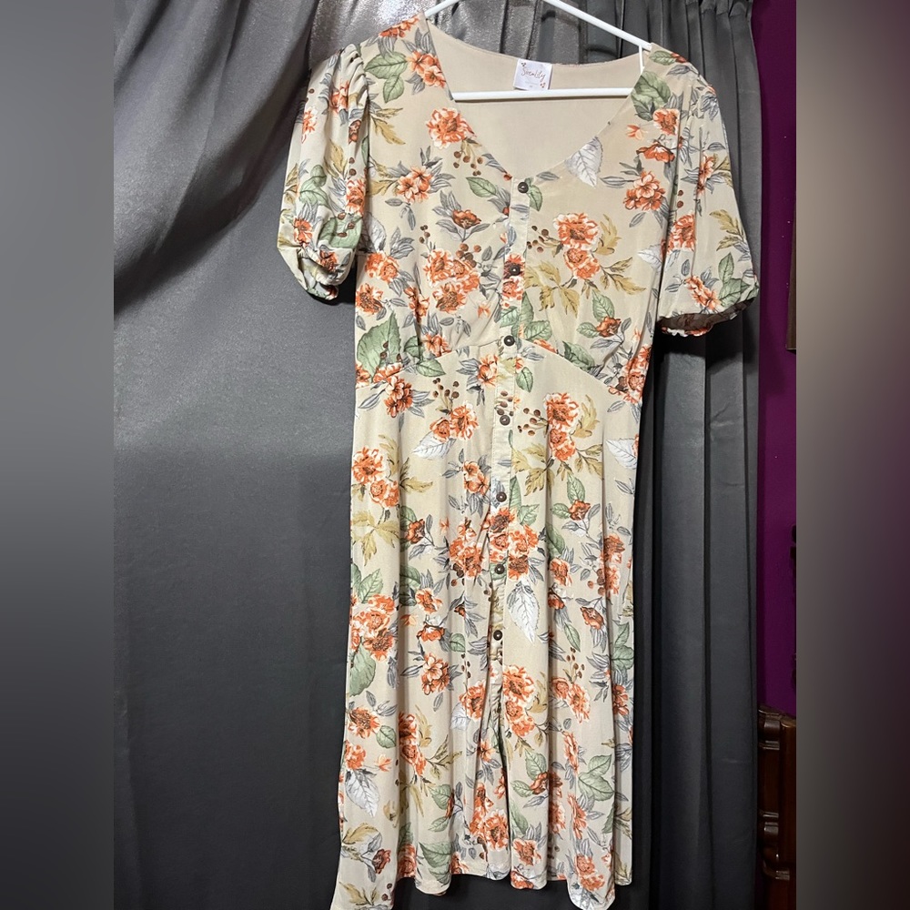 Summer floral dress, perfect for any occasion!